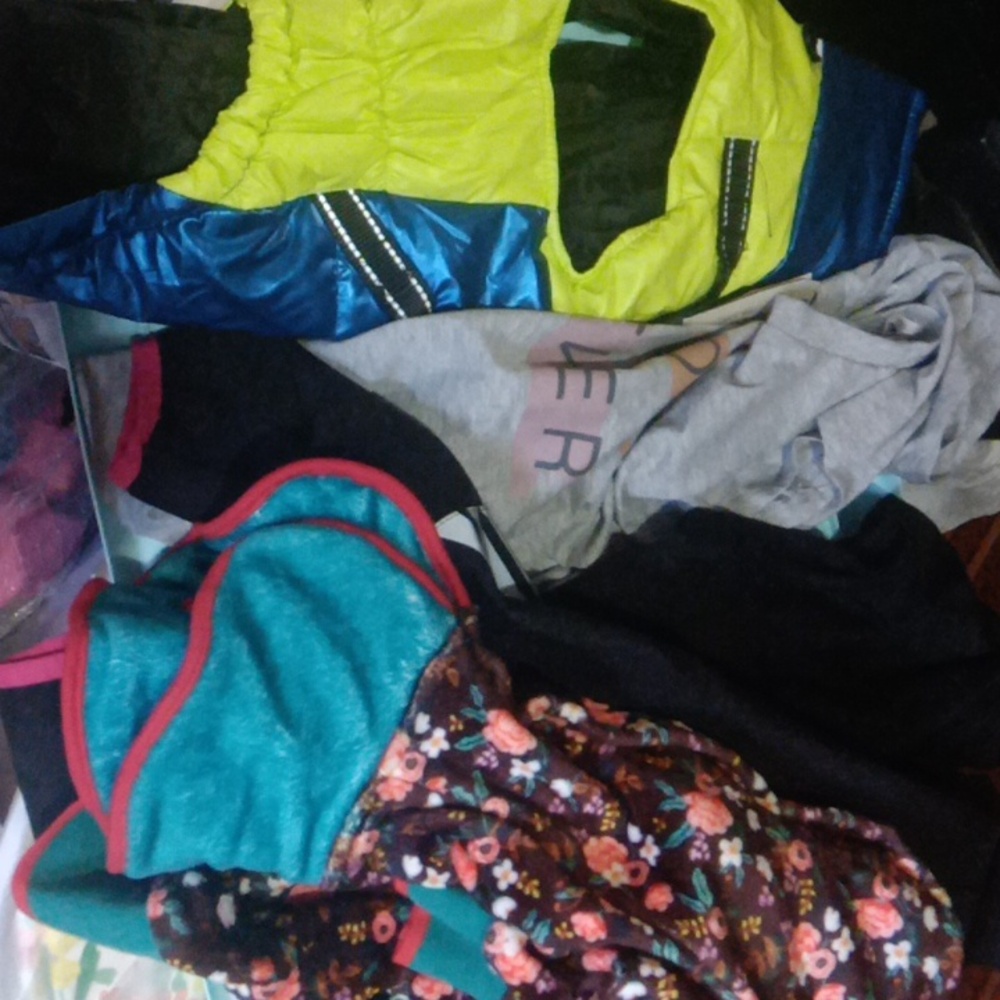Pet tops